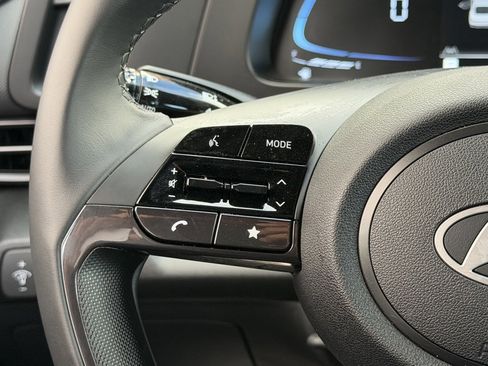 Certified 2025 Hyundai Elantra Sport image 11