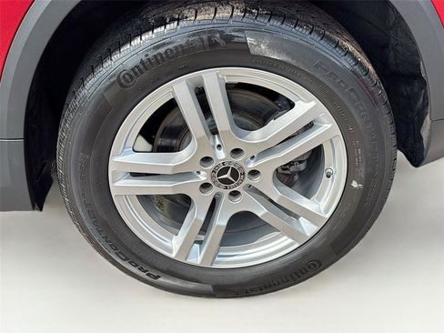 Used 2021 Mercedes-Benz GLA 250 4MATIC w/ Premium Package image 29