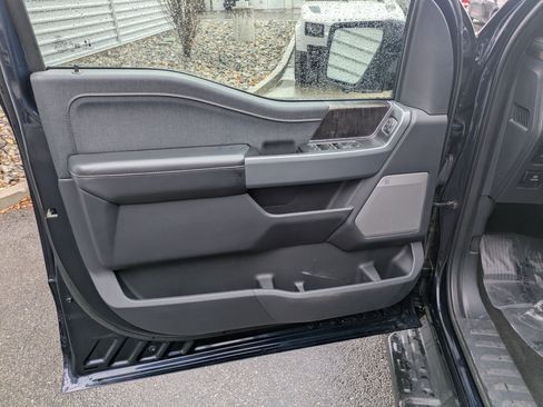 Used 2022 Ford F150 Lightning Lariat image 12