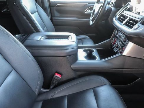 Used 2024 Chevrolet Tahoe LT w/ Luxury Package RWD image 17