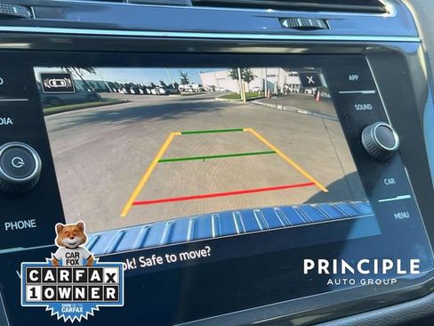 Used 2023 Volkswagen Tiguan SE w/ Panoramic Sunroof Package FWD image 23