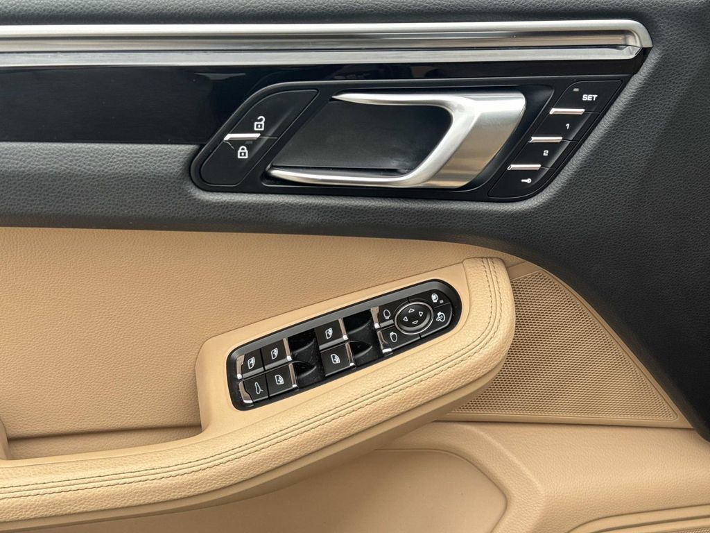 Used 2020 Porsche Macan AWD/4WD image 21