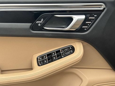 Used 2020 Porsche Macan AWD/4WD image 21