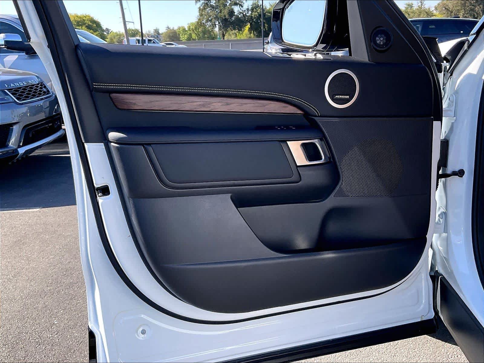 New 2026 Land Rover Discovery Dynamic SE AWD/4WD image 24
