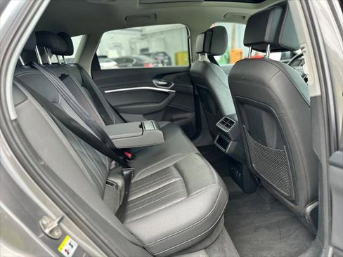 Used 2021 Audi e-tron Premium w/ Convenience Plus Package image 19