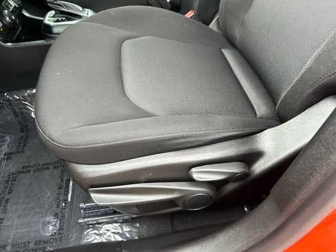 Used 2019 Jeep Renegade Sport image 11