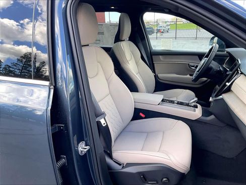 New 2026 Volvo XC90 T8 Plus w/ Protection Package Premier image 32