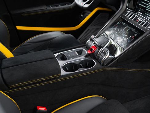 Used 2024 Lamborghini Urus Performante image 61