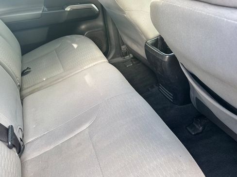 Used 2018 Toyota Tacoma SR5 RWD image 17