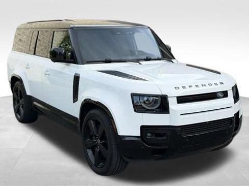 Used 2024 Land Rover Defender 130 X-Dynamic SE AWD/4WD image 3
