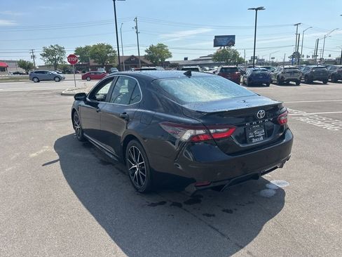 Used 2021 Toyota Camry SE FWD image 4