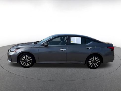 Used 2025 Nissan Altima 2.5 SV FWD image 9