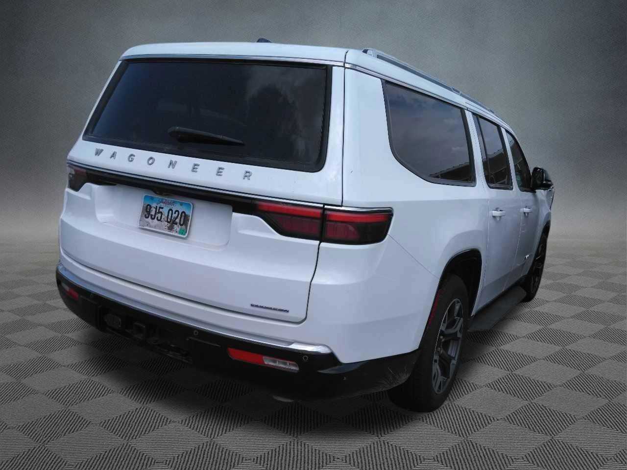 Used 2024 Jeep Wagoneer L Series III w/ Flexible Seating Group AWD/4WD image 2