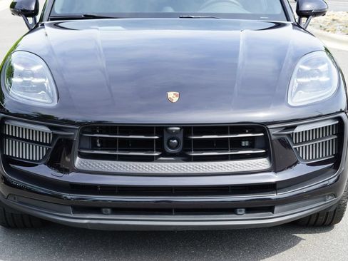 Used 2023 Porsche Macan S AWD/4WD image 9