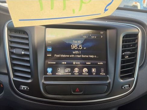 Used 2017 Chrysler 200 Limited Platinum w/ Comfort & Convenience Group image 18