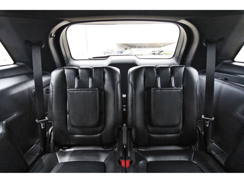 Used 2018 Ford Explorer XLT w/ Equipment Group 202A FWD image 15