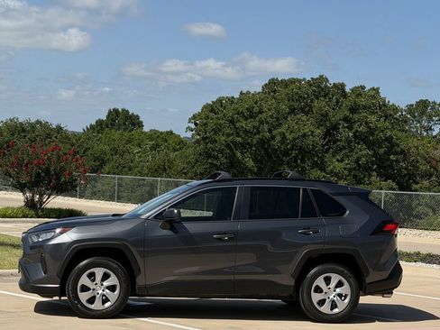 Used 2020 Toyota RAV4 LE FWD image 3