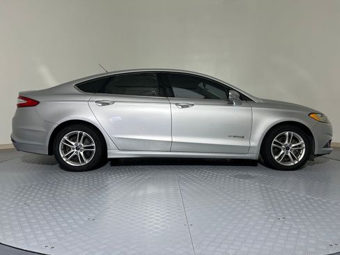 Used 2016 Ford Fusion SE image 8