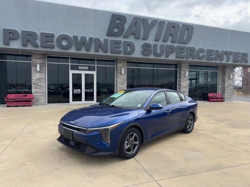 Used 2025 Kia K4 LXS image 1
