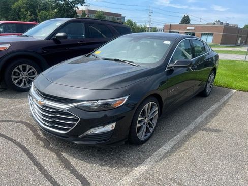 Used 2025 Chevrolet Malibu LT FWD image 2