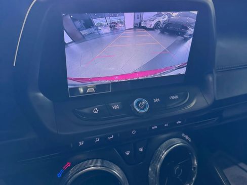 Used 2021 Chevrolet Camaro LT w/ Technology Package image 27