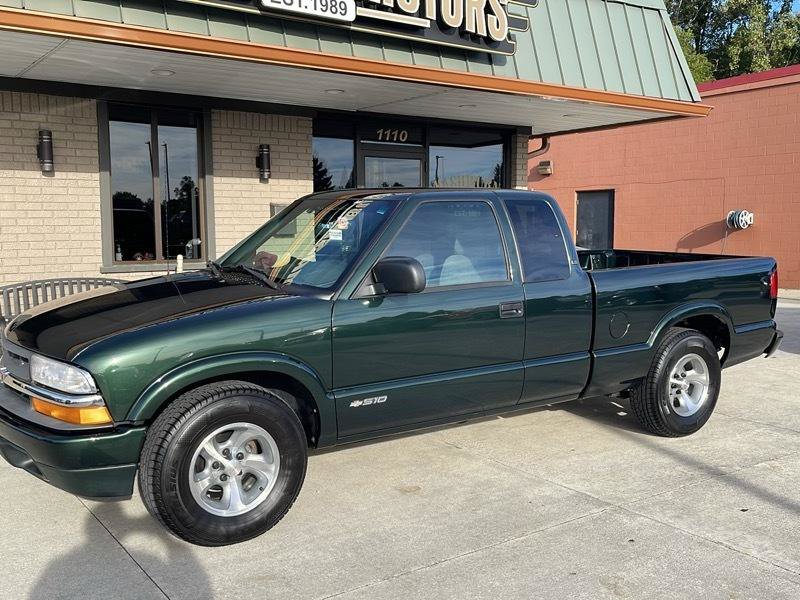 Used 2001 Chevrolet S10 Pickup LS w/ Preferred Equipment Group RWD image 2