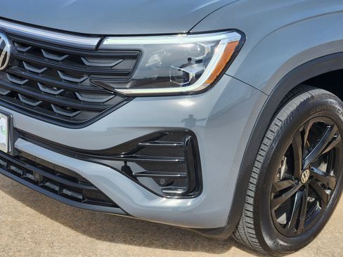 Used 2025 Volkswagen Atlas Cross Sport SEL R-Line image 9