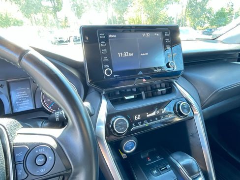 Used 2021 Toyota Venza LE image 25