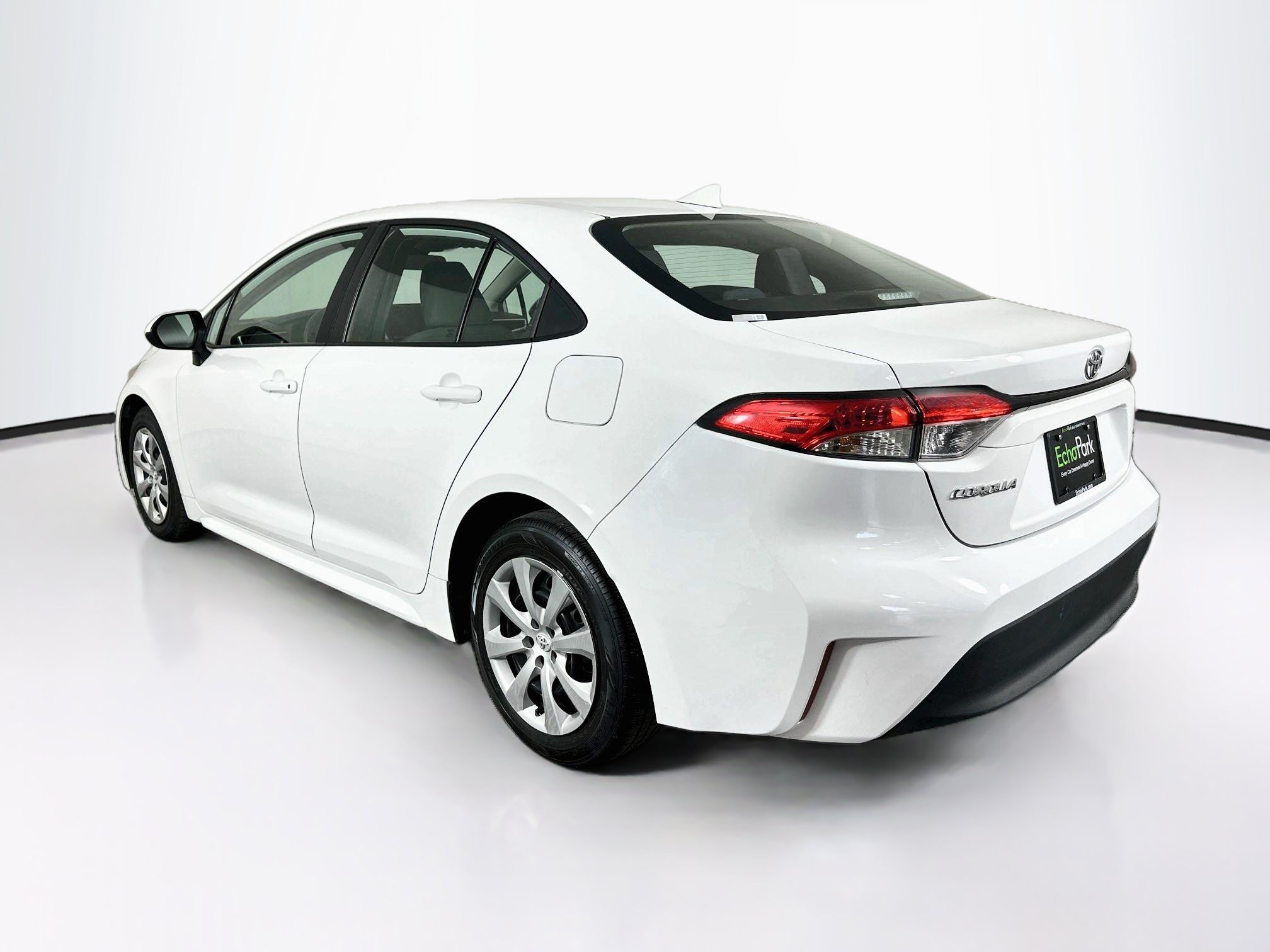 Used 2025 Toyota Corolla LE FWD image 5