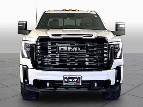 Used 2025 GMC Sierra 2500 Denali Ultimate w/ Max Trailering Package AWD/4WD image 4