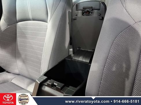 Used 2024 Toyota Corolla Cross AWD Hybrid image 22