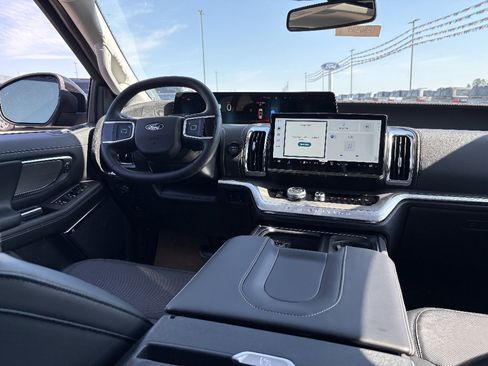 New 2026 Ford Expedition Platinum image 27