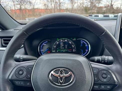 Used 2023 Toyota RAV4 SE image 19