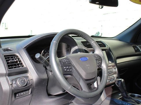 Used 2018 Ford Explorer XLT w/ Equipment Group 202A image 10