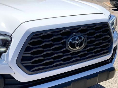 Used 2021 Toyota Tacoma TRD Off-Road w/ Technology Package AWD/4WD image 29