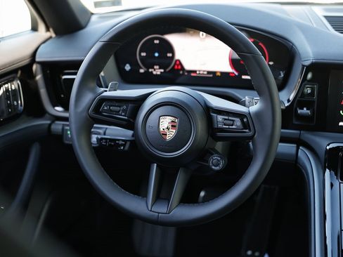 New 2025 Porsche Panamera 4 image 31