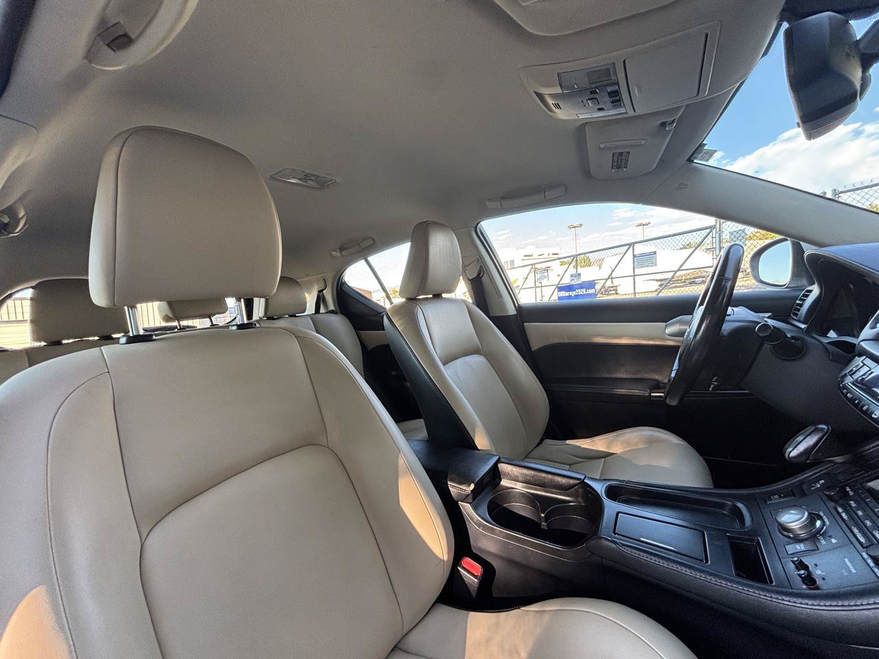 Used 2016 Lexus CT 200h w/ Seat Comfort Package FWD image 21