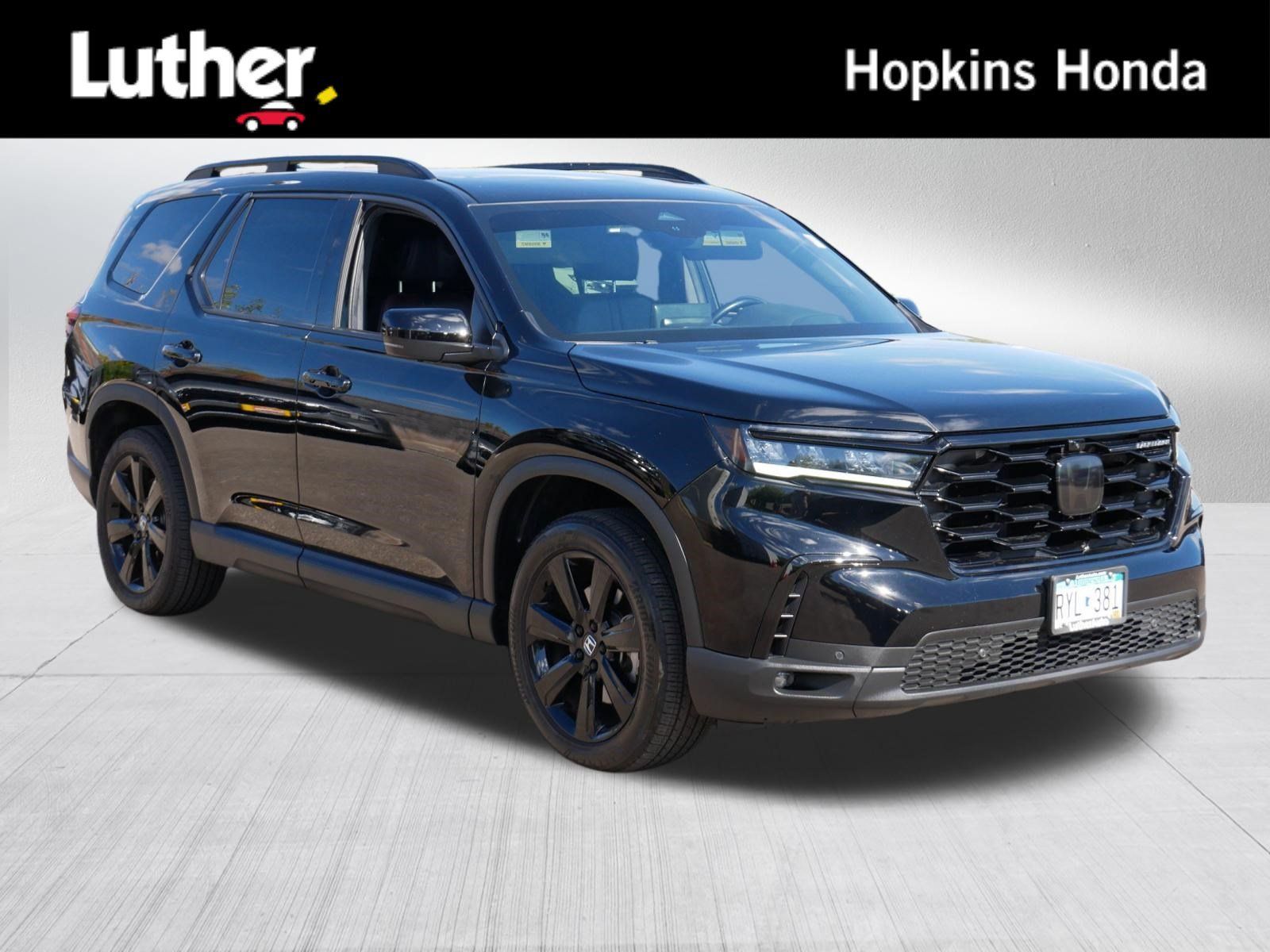 Used 2025 Honda Pilot Black Edition image 1