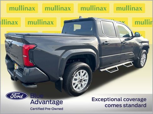 Used 2025 Toyota Tacoma SR5 AWD/4WD image 3