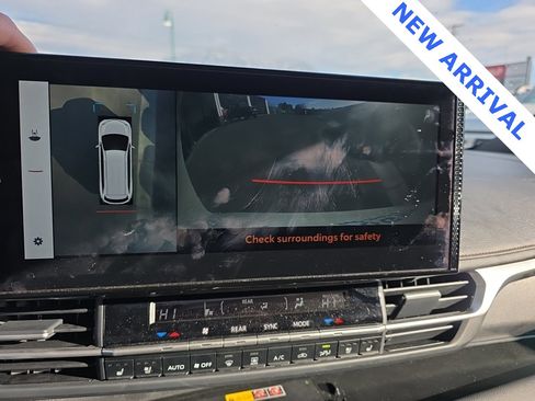 Used 2025 Toyota Sienna Platinum image 30