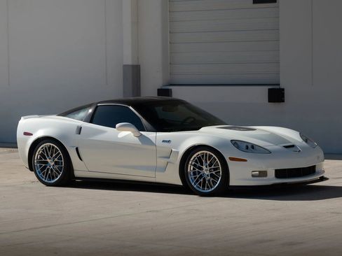 Used 2010 Chevrolet Corvette ZR1 w/ Preferred Equipment Group RWD image 10