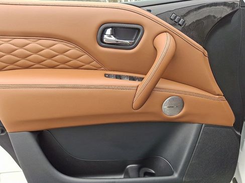 Used 2024 INFINITI QX80 Sensory w/ Cargo Package image 8