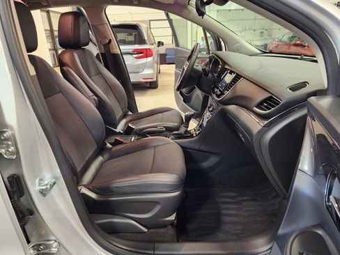 Used 2022 Buick Encore Preferred w/ Safety Package AWD/4WD image 31