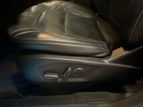 Used 2017 Ford Explorer Platinum image 12