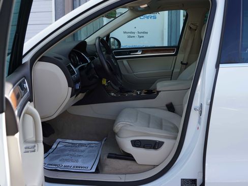 Used 2014 Volkswagen Touareg TDI image 33