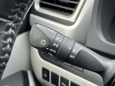 Used 2017 Toyota Highlander Limited image 16