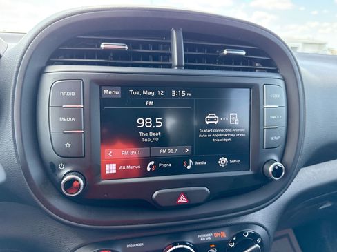 Used 2025 Kia Soul LX w/ LX Technology Package FWD image 12
