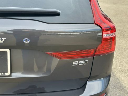 Used 2025 Volvo XC60 B5 Plus AWD/4WD image 35