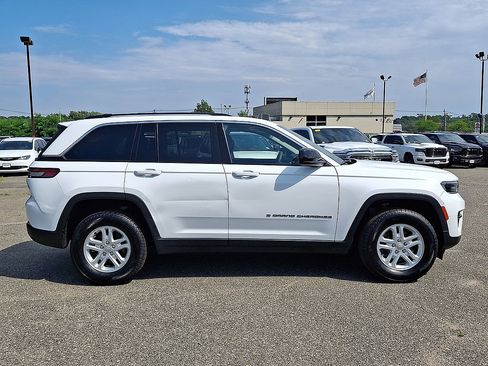 Used 2023 Jeep Grand Cherokee Laredo w/ Luxury Tech Group I AWD/4WD image 32