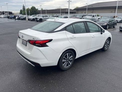 Used 2021 Nissan Versa SV image 5